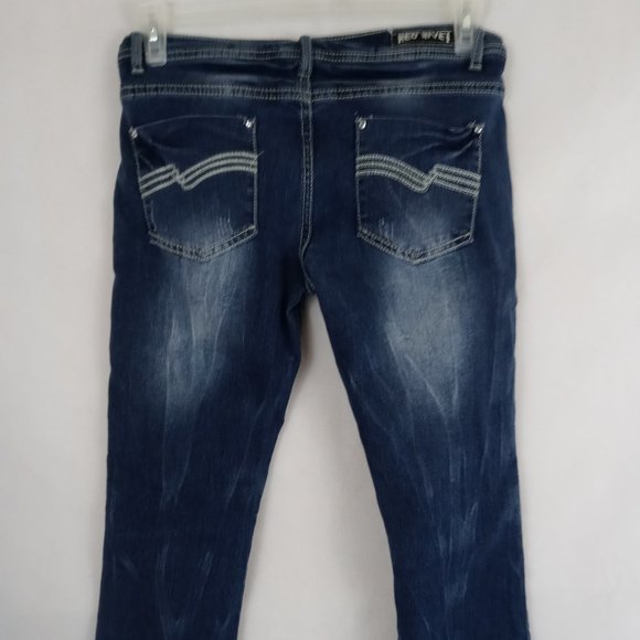 Red Rivet White Washed Ripped Capri's Size 11 - Picture 4 of 11